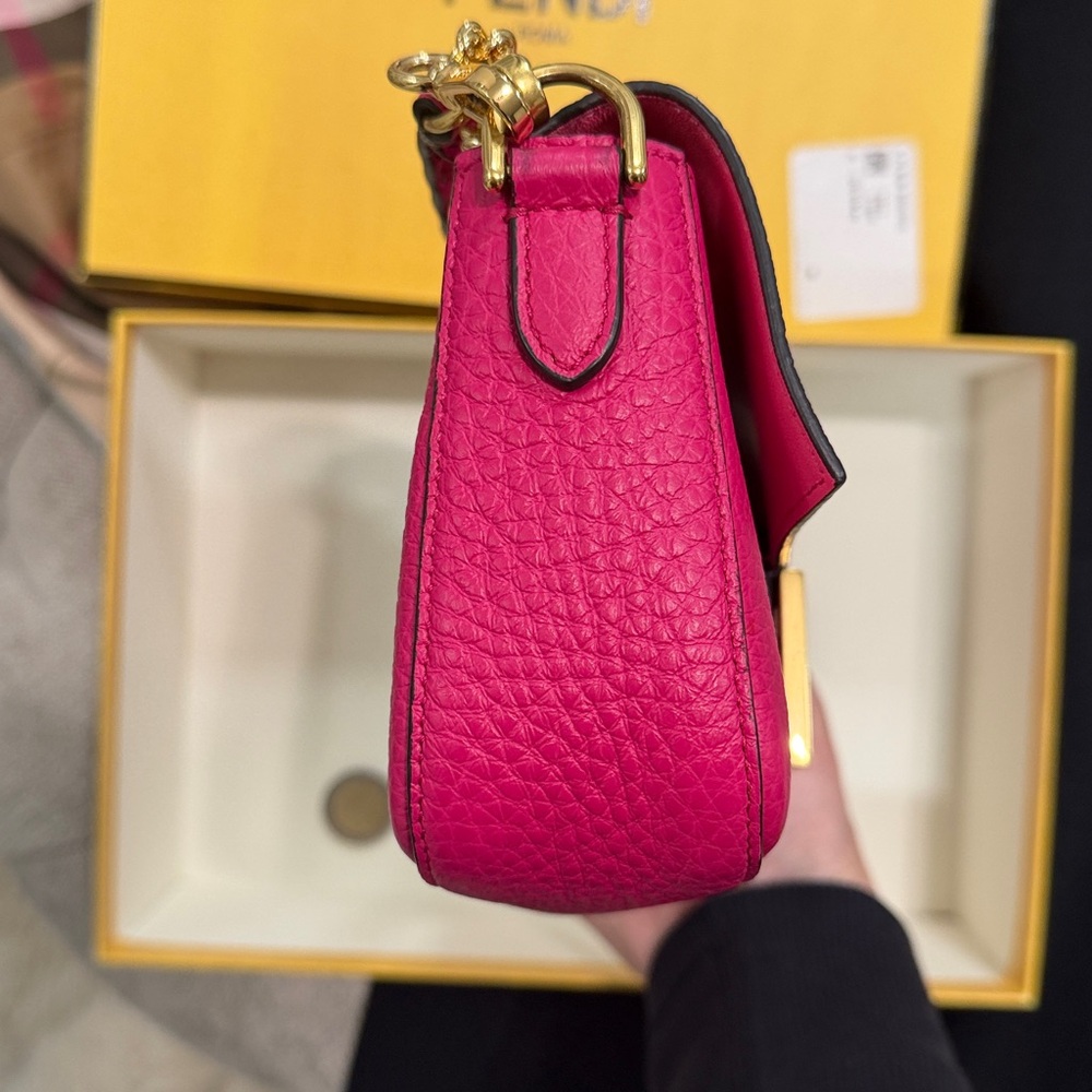 Fuschia Fendi Baguette mini pre owned, great condition - Picture 4 of 6